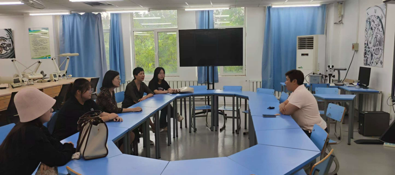 3.团队与天津现代职业技术学院相关老师座谈 3.团队与天津现代职业技术学院相关老师座谈