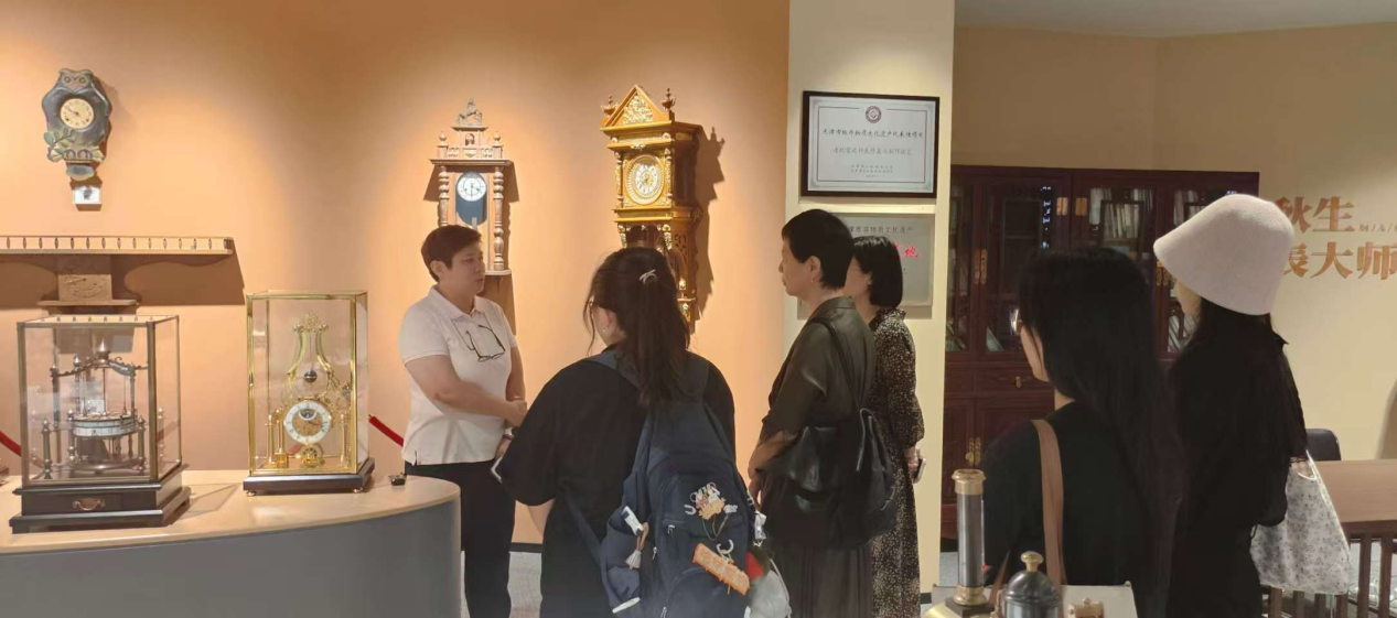 团队参观“钟表与精密制造产教融合实践中心暨天津市非遗传承基地李秋生工作室 团队参观“钟表与精密制造产教融合实践中心暨天津市非遗传承基地李秋生工作室